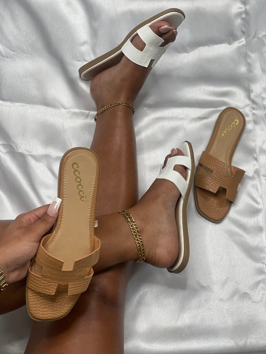 Shea Sandals (Camel)